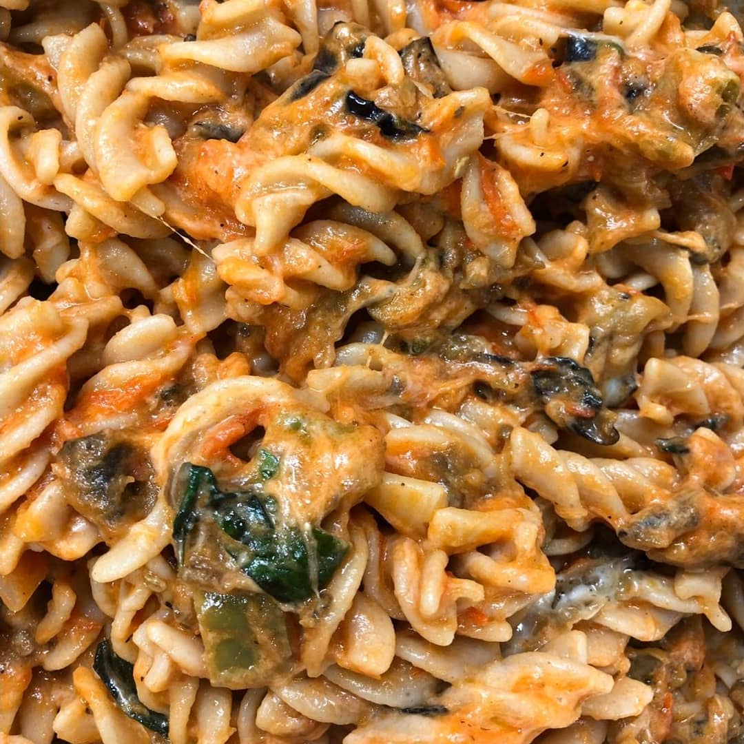 Saturday night is pasta night 🍝 Tastes even better with LocoFood organic eggplant, hot peppers, tomatoes, basil and oregano. Image from @adamsjs13 #alwayslocal #alwaysorganic #workwithnature